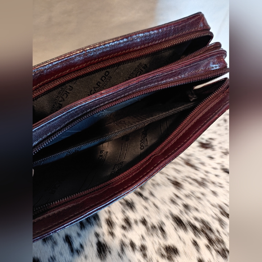 Ricardo Beverly Hills Women's Rich Black Cherry Leather Clutch - Picture 7 of 9
